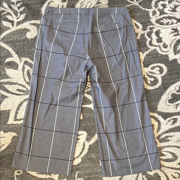 J Jill Gray Checkered wide leg capris. flat front has pockets. Like new. - Picture 4 of 4